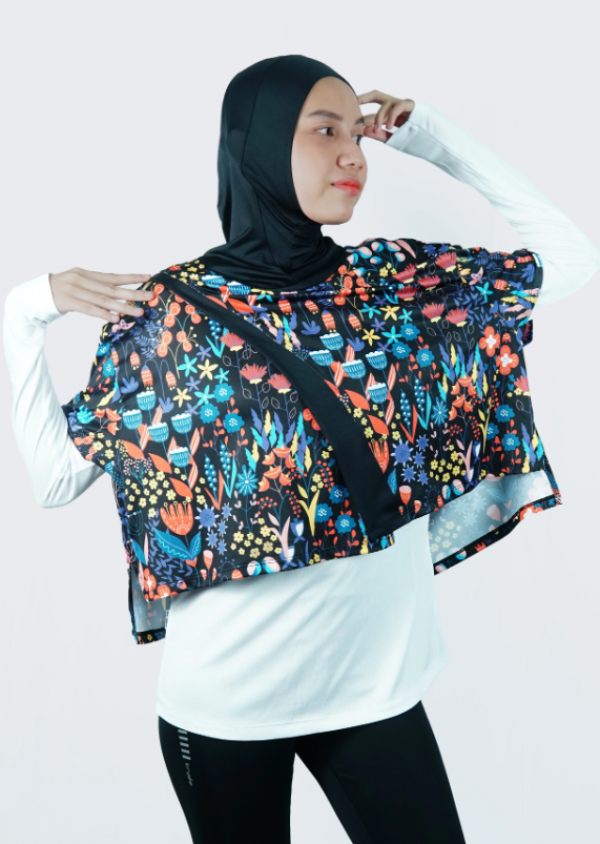 Hijab sporty dengan motif tribal